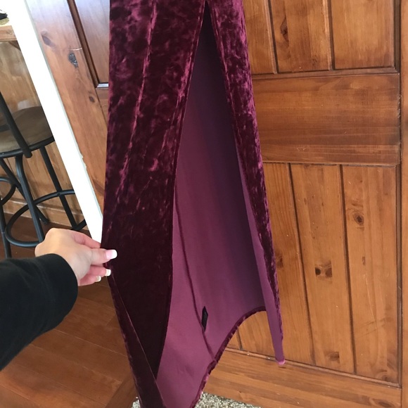 Velvet maroon Lulus dress - Picture 2 of 3